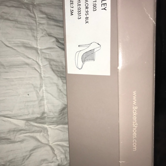 Heels - Picture 3 of 3